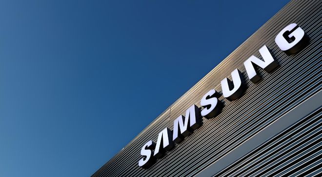 盘点2025 CES的“脑洞”产品不朽情缘可拉伸屏幕、搂住你的机器人(图2)
