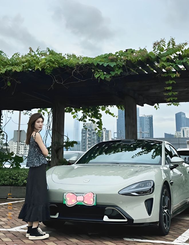 质量都这么高的吗？仙女也就长这样吧不朽情缘手机版小米SU7的美女车主(图3)