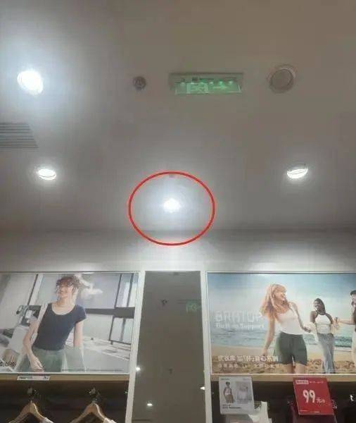 友吐槽镜子有“美颜滤镜”衣服色差大店员回应不朽情缘游戏网站址“优衣库镜子”冲上热