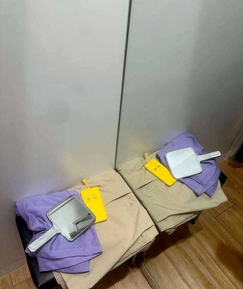 友吐槽镜子有“美颜滤镜”衣服色差大店员回应不朽情缘游戏网站址“优衣库镜子”冲上热搜网(图4)