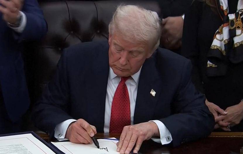 后特朗普下令美国主动归还油轮不朽情缘正版全美多地出现混乱(图4) 后特朗普下令美国主动归还油轮不朽情缘正版全美多地出现混乱(图4)